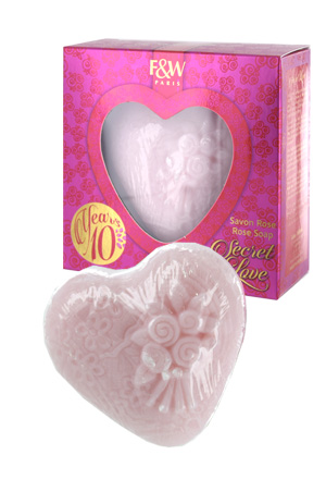 [FNW08057] Fair & White So White Secret Love Soap (150g) #61